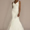 Lace Applique Satin V-Neck Mermaid Wedding Dress