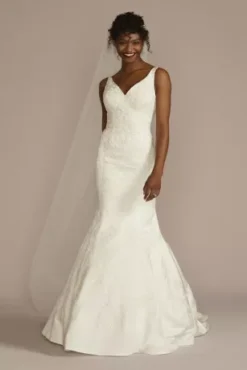 Lace Applique Satin V-Neck Mermaid Wedding Dress